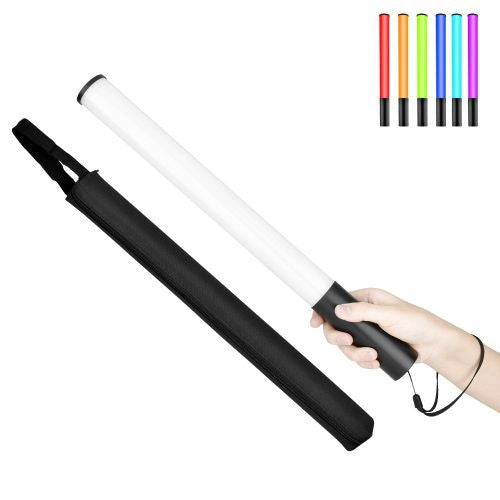 Baghetă LED RGB bicolor cu acumulator, negru și alb, ținută în mână