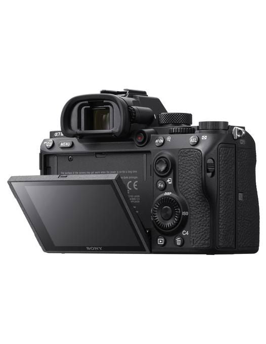 Aparat foto mirrorless Sony α 7 III, carcasă neagră, ecran rabatabil, vedere din față