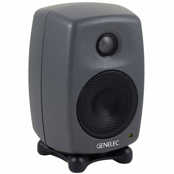 Boxă de monitor de studio Genelec, vedere din lateral, difuzoare rotunde pe față