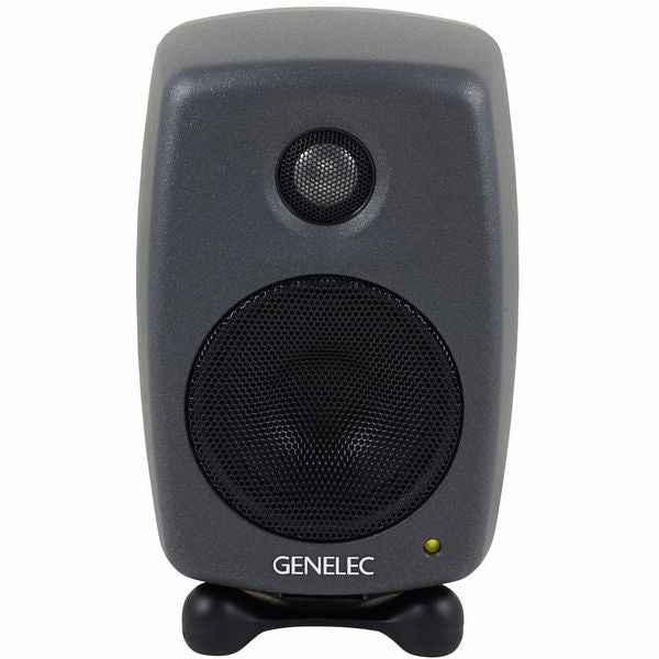 Boxă de monitor de studio Genelec, față cu tweeter și woofer, logo jos