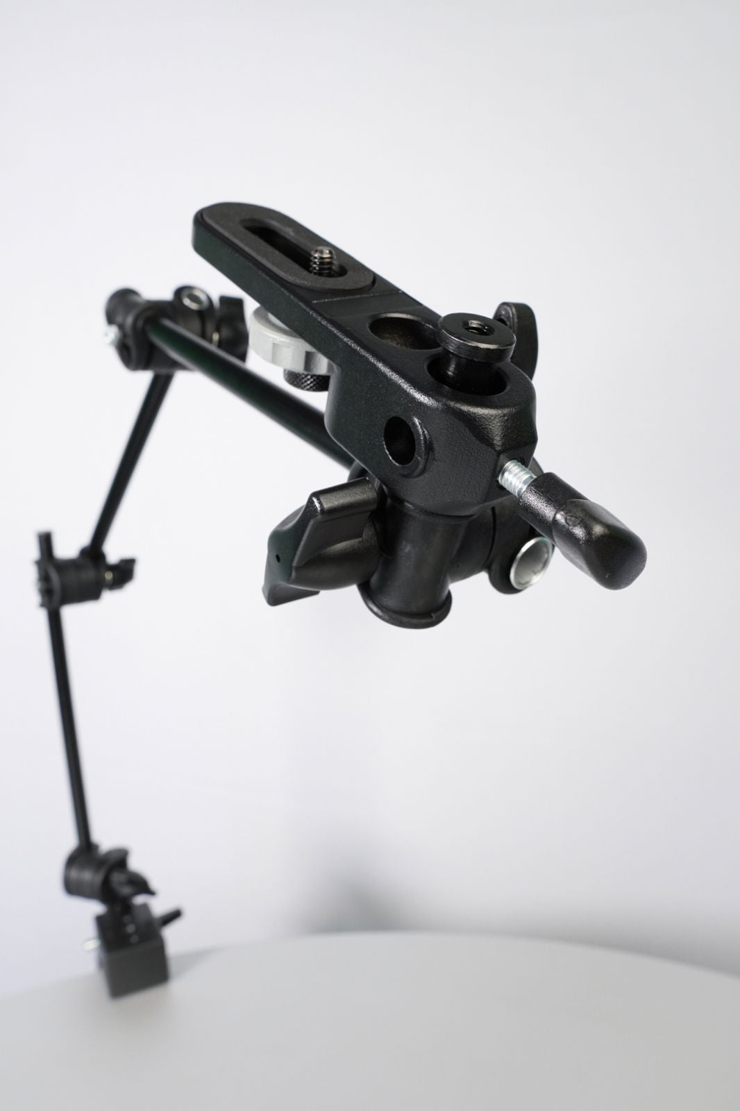 Manfrotto brat articulat cu adaptor camera si menghina - View 4