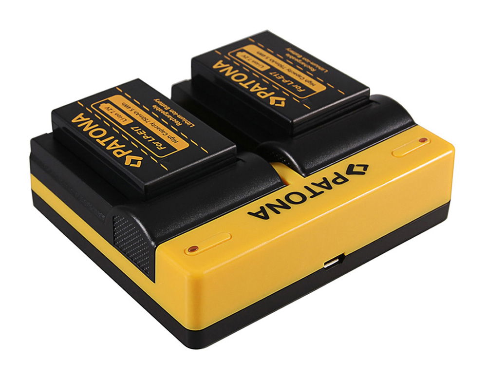 Încărcător dual USB pentru Canon LP-E17 cu doi acumulatori montați în sloturi