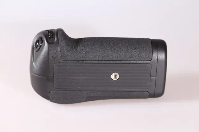 Mâner cameră negru din magneziu, placă de prindere, vedere laterală