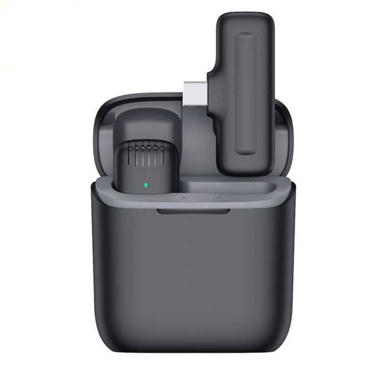 Sistem de microfon wireless ultracompact, carcasă neagră cu modul tip capsulă.