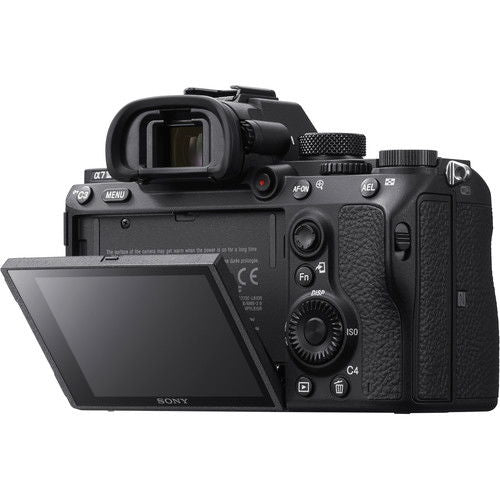 Aparat foto mirrorless Sony, ecran LCD rabatat și carcasă texturată