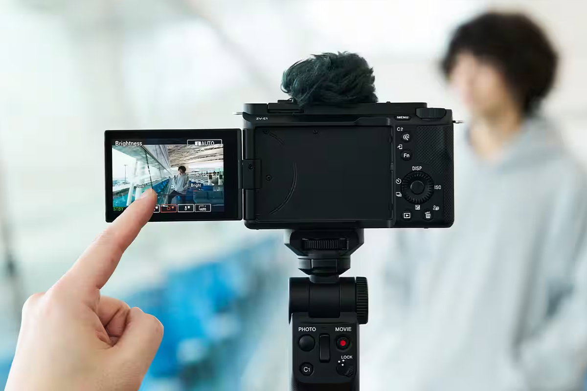 Descopera Sony ZV-E1, prima camera full frame pentru vlog