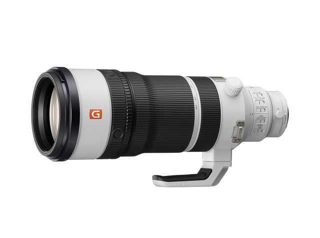 FE 100-400mm GM lens, G mark, zoom barrel, side grip and control buttons