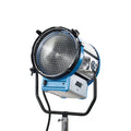 Lampa studio ARRI T12 cu grilaj hexagonal și reflector frontal