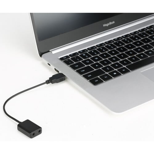 Adaptor audio 3,5 mm cu cablu, conectat la laptop, modul negru