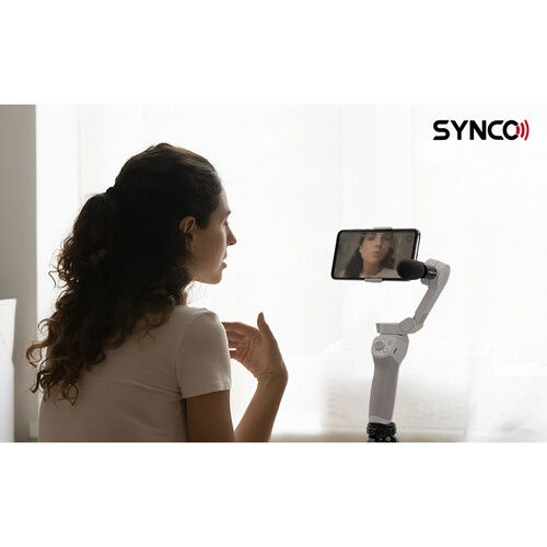 Microfon Synco pe trepied, cu smartphone montat pentru înregistrare