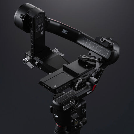 Plăcuță rapidă inferioară montată pe gimbal, cu scară gradată vizibilă