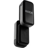 Kit microfon wireless RØDE, prim-plan receptor și transmițător cu puncte LED