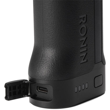 Mâner cu acumulator DJI RS BG33, vedere laterală cu port
