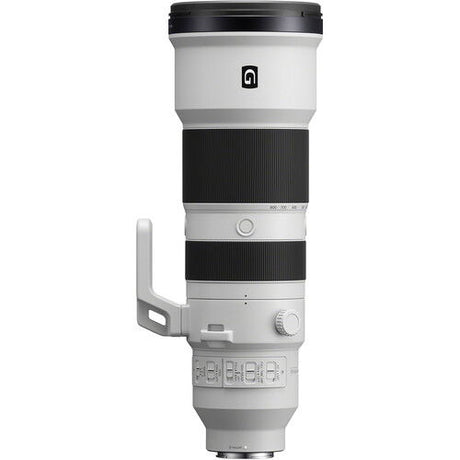 Telephoto zoom lens 400–800mm side view, white housing and black focus barrel