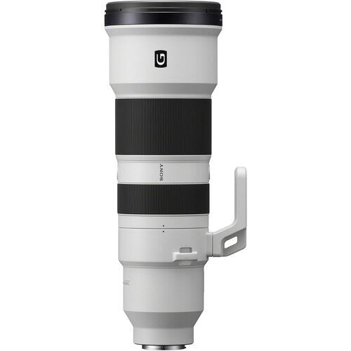 Telephoto zoom lens 400–800mm 3/4 view, white barrel with handle and black band