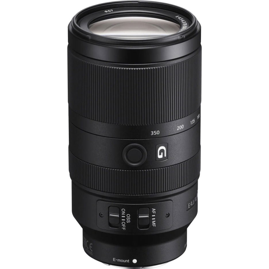 Obiectiv telefoto Sony negru, cu inel de focalizare și butoane pe corp