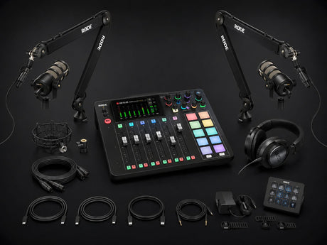 Pachet podcast audio personalizat: mixer, două microfoane pe braț, căști și cabluri.