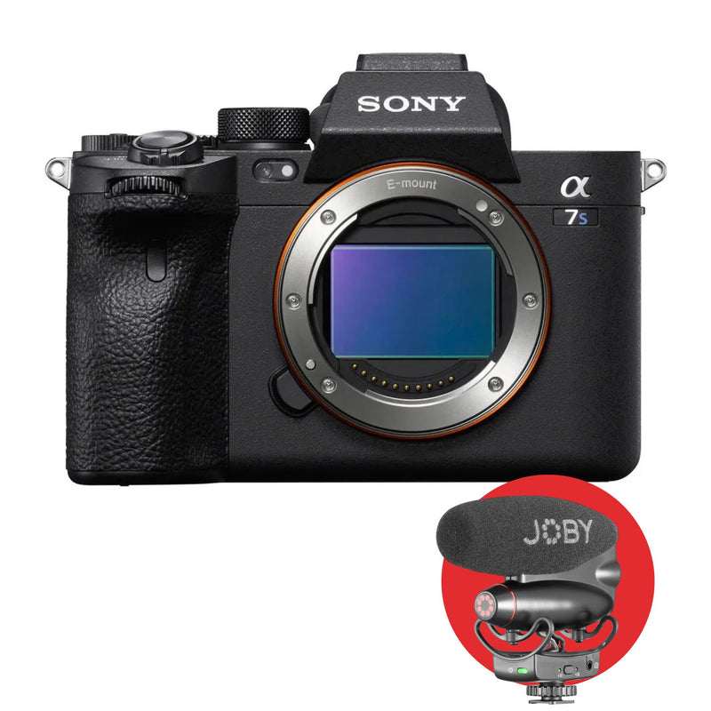 Aparat foto mirrorless Sony A7S III, vedere frontală cu accesoriu JBY prezent