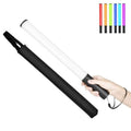 Baghetă LED RGB bicolor cu acumulator, negru și alb, ținută în mână
