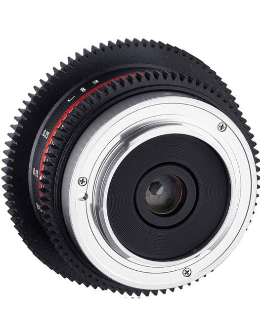 Obiectiv Samyang 7,5 mm, montură argintie cu etichete și inel trepte