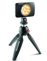 Lampa video LED Manfrotto cu lumină caldă portocalie și trepied pliabil