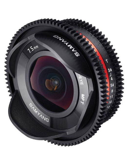 Obiectiv Samyang 7,5 mm, față cu inscripția 7.5mm și inel trepte