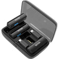 Microfon wireless dublu BoyaLink: două emițătoare în toc de încărcare neagră