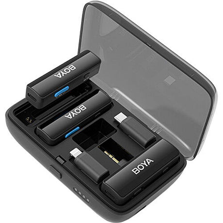 Microfon wireless dublu BoyaLink: două emițătoare în toc de încărcare neagră
