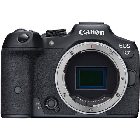 Aparat foto mirrorless Canon EOS R7, carcasă neagră, montură obiectiv vizibilă