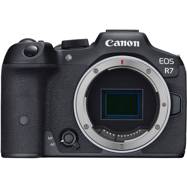 Aparat foto mirrorless Canon EOS R7, carcasă neagră, montură obiectiv vizibilă