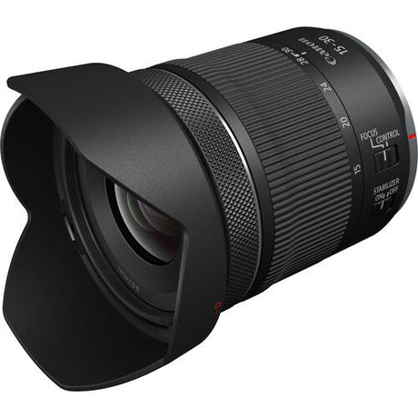 Front lens with extended hood shape, textured grip band and focus scale