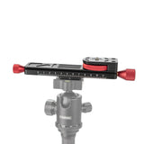 Sina micrometrica macro montata pe cap tripod gri, manete rosii, rigla gradata