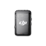 Microfon wireless compact MIC TX, vedere din spate cu logo și marcaje