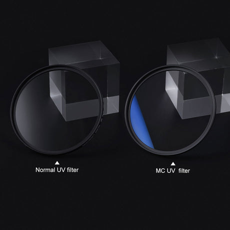 Două filtre UV circulare, una cu reflexie albastră, cu suporturi decorative