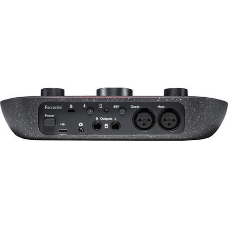 Vocaster Two interfață audio USB pentru podcast, panou spate cu porturi și ieșiri L/R