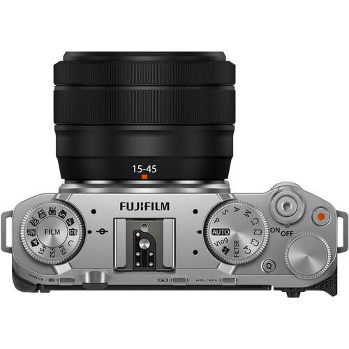 Bezzrcadlový fotoaparát X-M5 s objektivem 15–45 mm, pohled zepředu