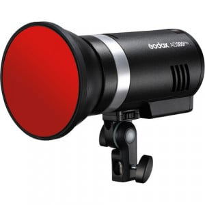 Reflector AD-R14 cu filtru roșu, montat pe blitz