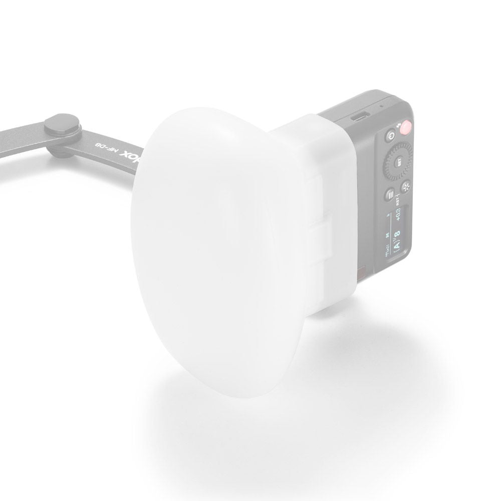Difuzor MF-12 pentru blitz, montat pe unitate; capac oval alb