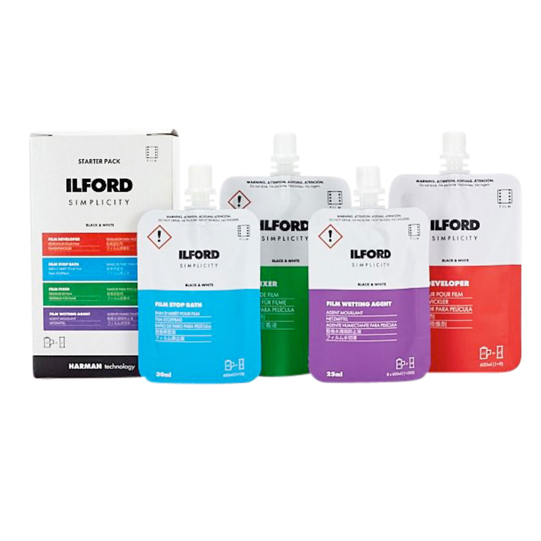 Kit starter Ilford pentru dezvoltare film alb-negru: sticle și pachet starter