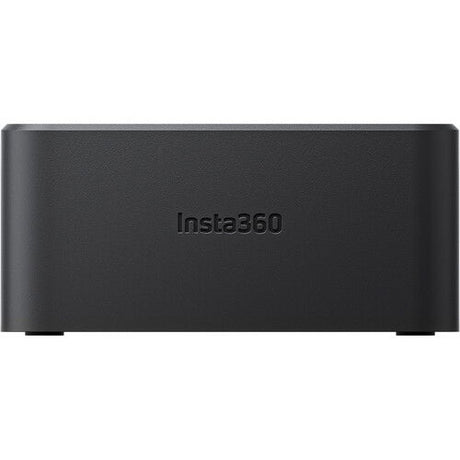Hub de încărcare rapidă Insta360, carcasă neagră cu logo pe laterala.
