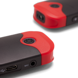 Microfon lavalier wireless Joby Wavo AIR, close-up latură cu port MIC și USB