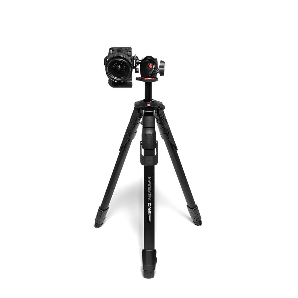 Trepied Manfrotto cu cap bilă, cameră montată, vedere din față, negru.