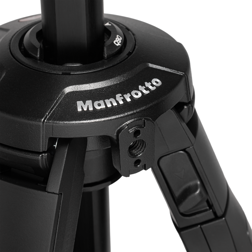 Cap trepied Manfrotto cu inscripție și șurub de prindere, finisaj negru.
