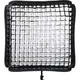 Softbox 80x80 cm cu grilaj negru peste difuzor alb, cadru pătrat