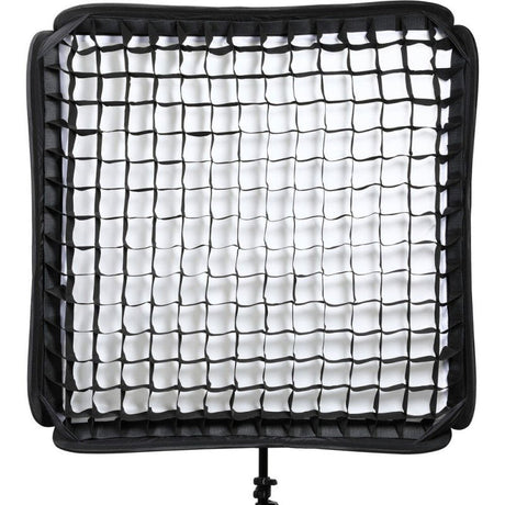 Softbox 80x80 cm cu grilaj negru peste difuzor alb, cadru pătrat