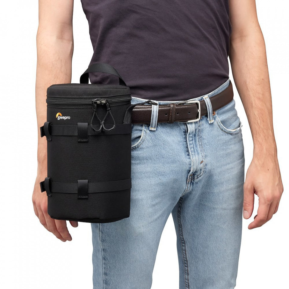 Geantă Lowepro pentru obiectiv, neagră, prinsă pe centură, cu fermoar și bretele