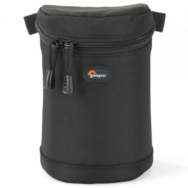 Husă obiectiv 9x13 cm, material textil închis la culoare, fermoar și prindere laterală.