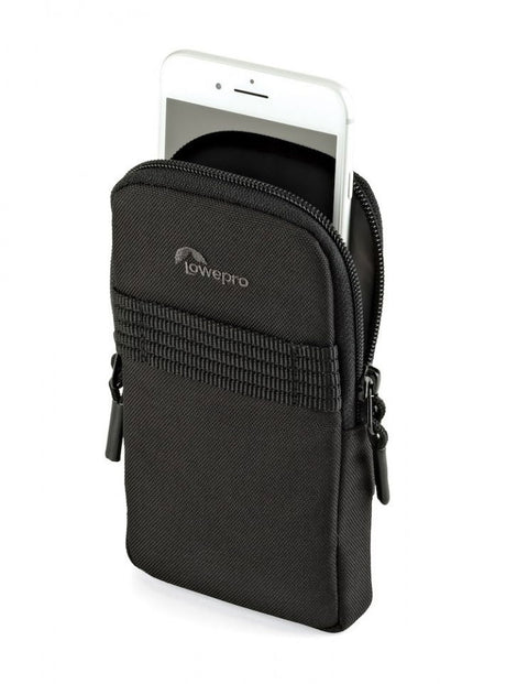 Husă neagră pentru telefon, deschisă, cu telefon alb vizibil în interior.