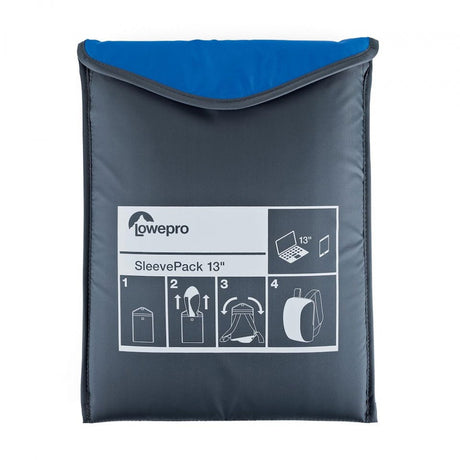 Rucsac pliabil Lowepro SleevePack 13 albastru și gri, cu clapetă și etichetă