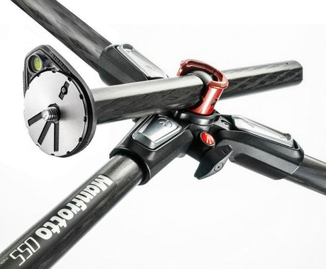 Trepied foto Manfrotto cu cap 3Way: coloană neagră și sistem de prindere